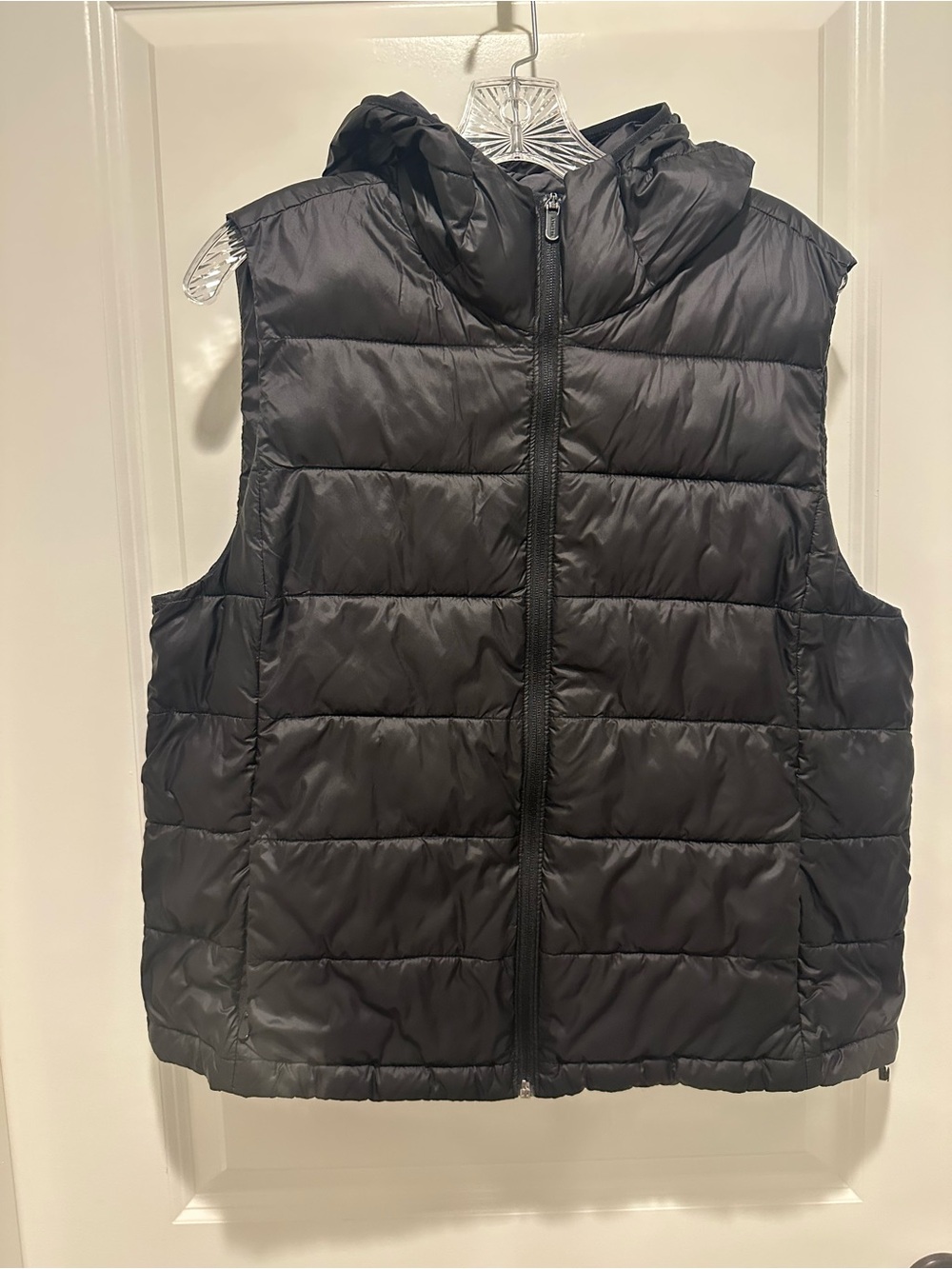 Athleta Aire puffer vest; Black Quilted Puffer Vest with Hood